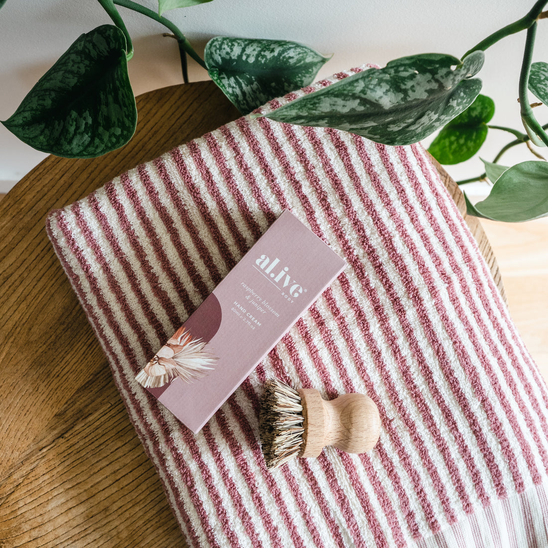 THIRSTY TOWEL CO. Rosa Stripe Turkish Cotton Bath Sheet Towel