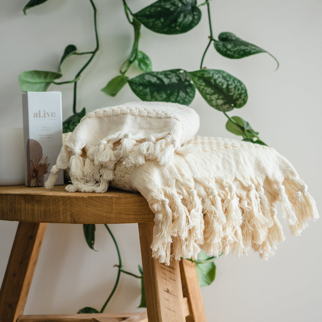 THIRSTY TOWEL CO. - La Natural Turkish Cotton Pom Pom Hand Towel